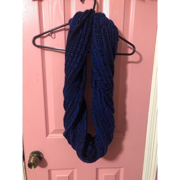 Men’s Infinity Scarf - Picture 2 of 3